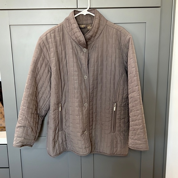 {Jane Ashley}Sz 1X Light Weight Gray Quilted Snap Front Jacket - Picture 1 of 8